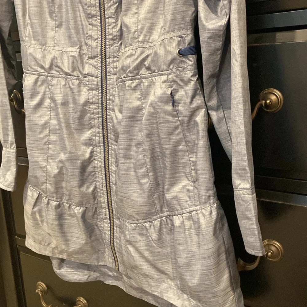 Athleta City Chic lightweight rain Jacket - Picture 3 of 16
